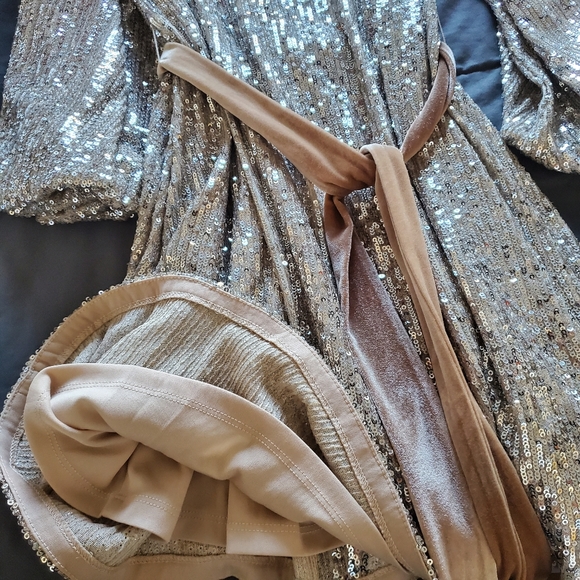 Gold sequence dress - Picture 4 of 9